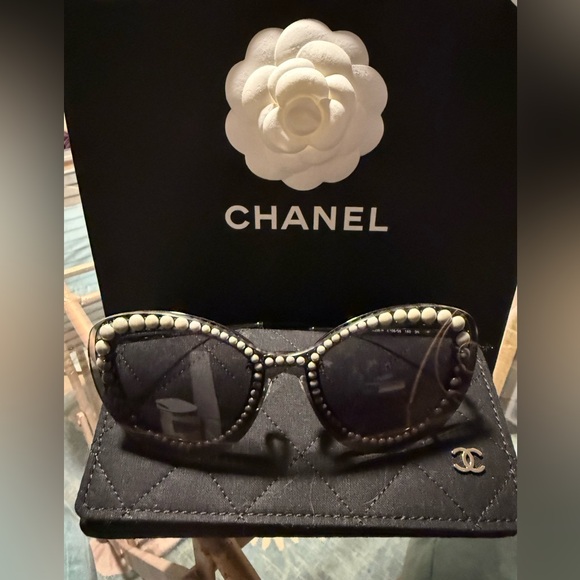 Authentic CHANEL Pearl Butterfly Aviator Sunglasses - Picture 1 of 6